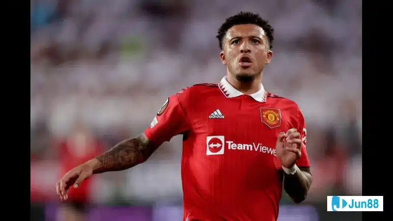 Jadon Sancho trong trang phục Aston Villa