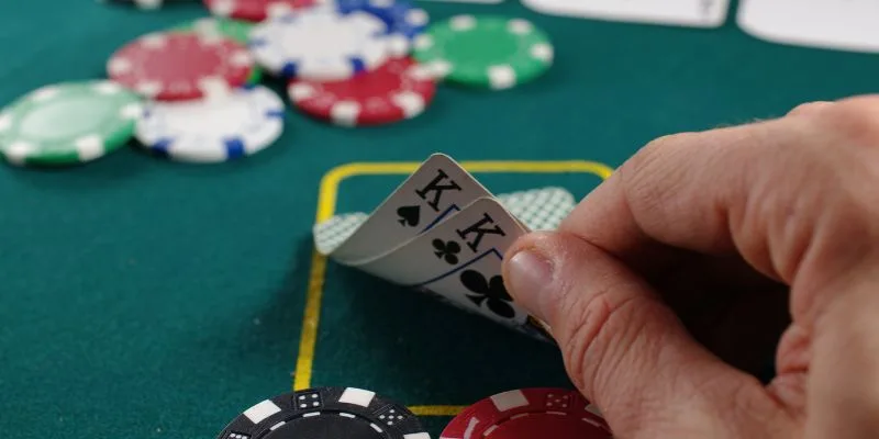 Poker Là Gì Mà Khiến Triệu Người Phát Cuồng? Jun88 Hé Lộ